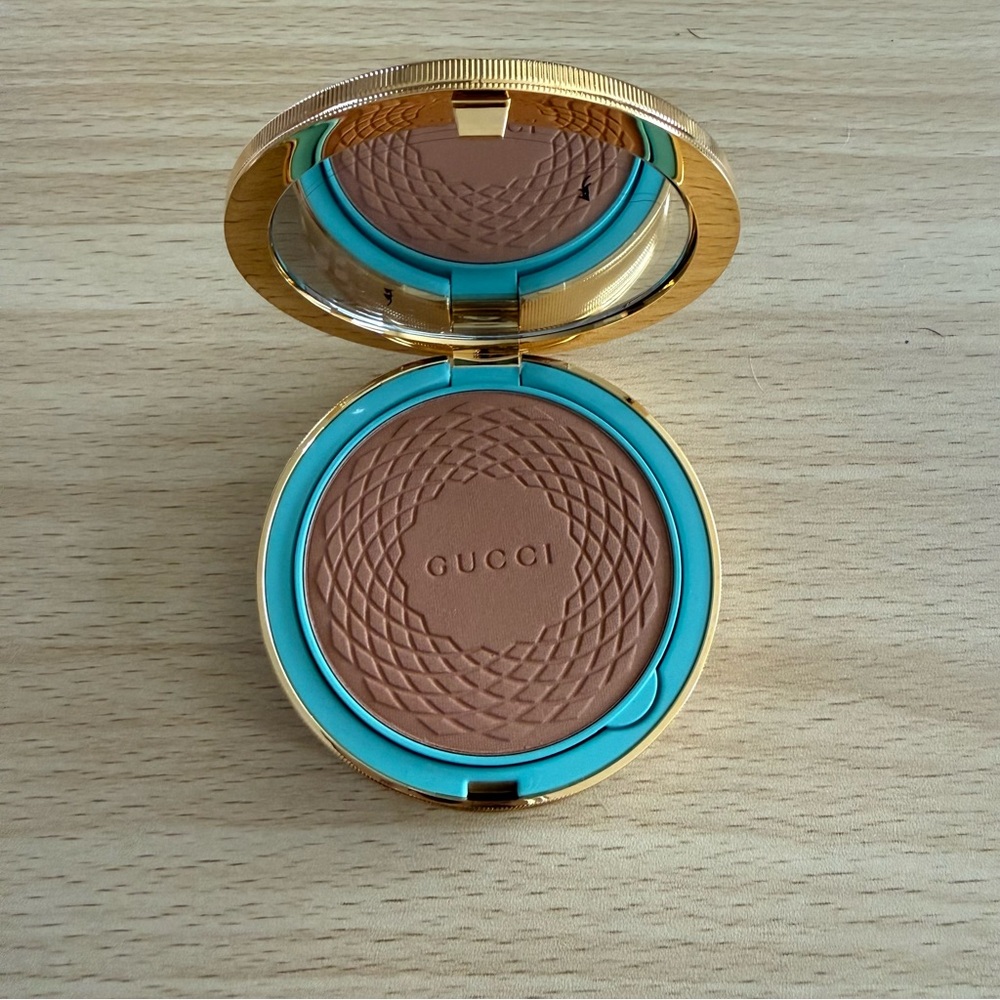 NIB Gucci Sun Kissed Glow Powder 03 - Picture 9 of 13
